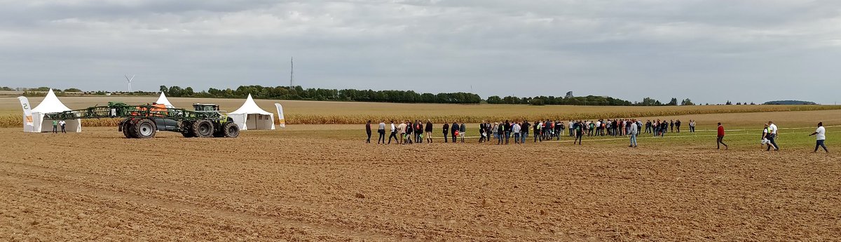 AisneItb's tweet photo. @DuvalRemyXavier @ITBetterave @itb02 @BASF_Agro_FR Et beaucoup de monde autour du pulvérisateur #Amazone avec la technologie du #smartsprayer @ITBetterave https://t.co/9Mkhi2nu2X