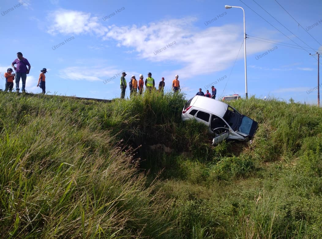 prensakike's tweet photo. #13Sep Tres heridos deja accidente de vehículo en la autopista José Antonio Páez en #Guanare. https://t.co/gBa7npyaHL