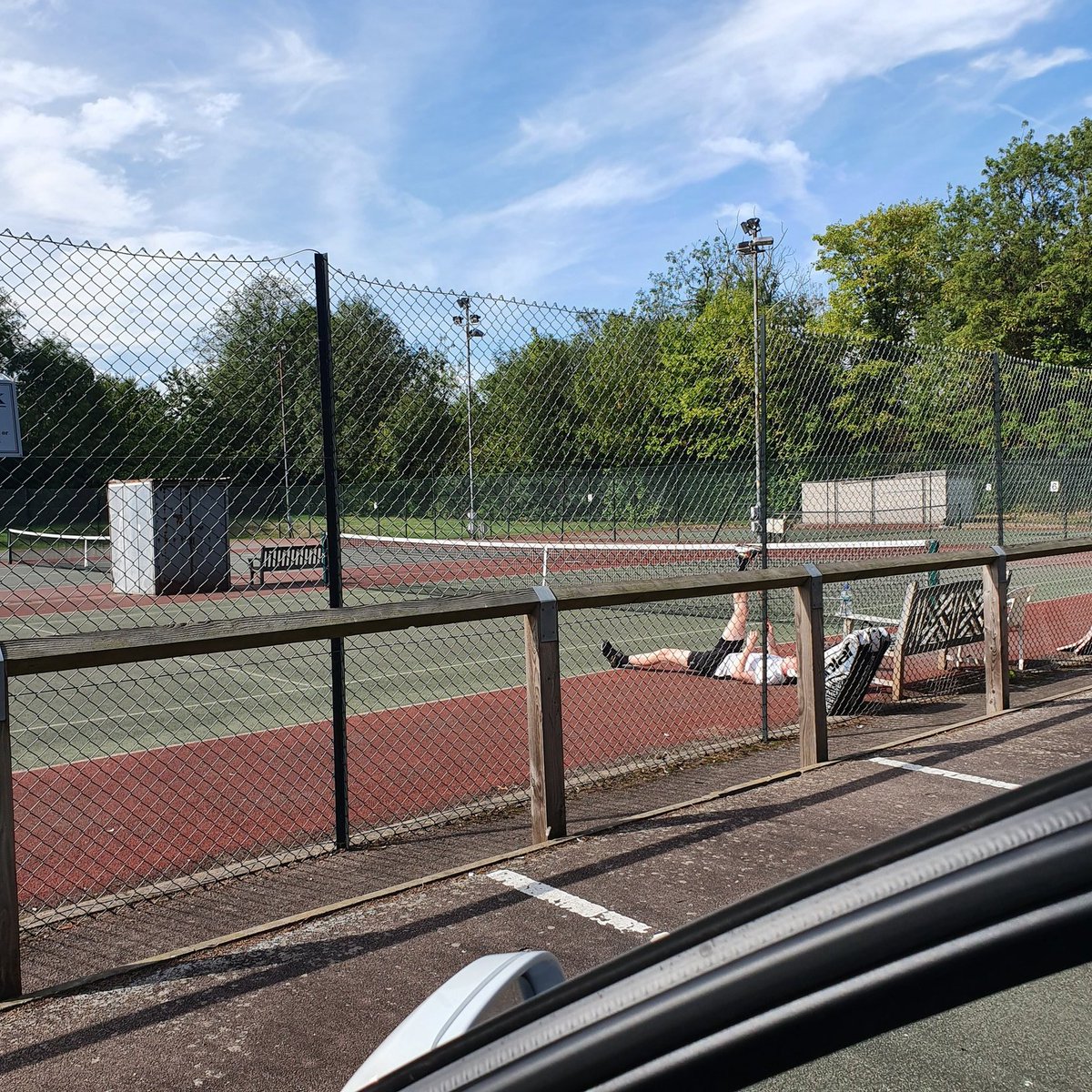 thomasgiles05's tweet image. Beautiful weather whole club to myself getting ready for @ITFTennis doubles later @LboroTennis #servepractice @loughboroughltc @TeamBathTennis @the_LTA #lukelife #lukesport