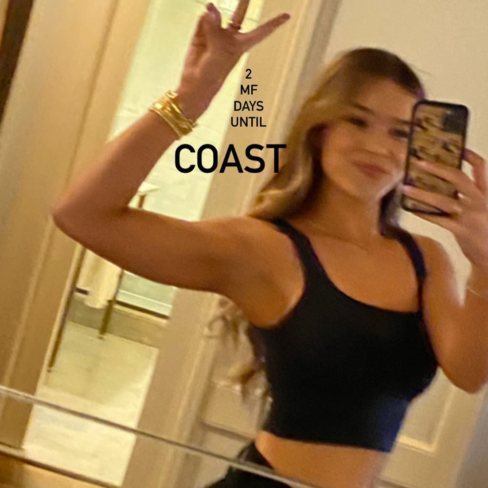 Hailee Steinfeld Gives Us A Boobtastic Selfie! https://t.co/RoD2q1oaw7 ...