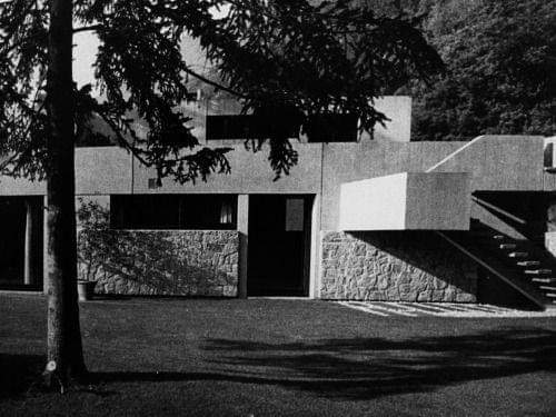areasvellas's tweet photo. Koerfer House in Moscia, Switzerland...1963-66
by Marcel Breuer &amp; Herbert Beckhard...
#architecture #arquitectura #MarcelBreuer #Breuer #HerbertBeckhard #Beckhard https://t.co/nHC1Mv1Z6H