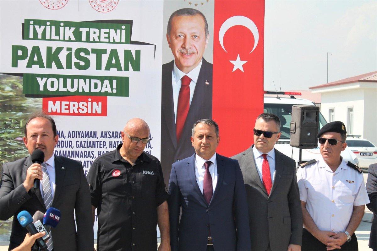 TCDDTasimacilik's tweet photo. Selden etkilenen Pakistanlı kardeşlerimiz için yardım malzemesi taşıyan 5.  İyilik Trenimiz 29 vagon 634 ton gıda ve hijyen yüküyle Mersin'den uğurlandı.
Böylelikle 5 trenle toplam 2505 ton yardım malzemesi Pakistanlı kardeşlerimiz için yola çıkmış oldu.
İyilik #UlaşıncaBaşlar https://t.co/61OIhXj2B2