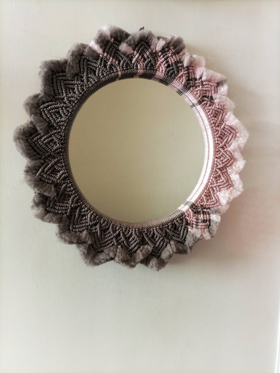 aziza_hand's tweet photo. Our macramé mirrors 😌🥰
مرايات المكرمية عندنا حاجة تانية 😎💕

 #مكرمية 
#macramé #macramemirror #macramemaker #macramedecor #handmademacrame #handmademacrame #makrome #macramelovers #egypthandmade https://t.co/itDipGINy8