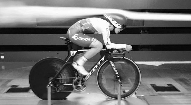 emmaprocyclist's tweet photo. Såå kult att äntligen få dela att SilverEmmas Stipendium gjort en ändring.  
Summan på 30 000kr ska i 2022 delas ut till en individuell kvinnlig cyklist som inte är äldre än 22år 👑

Det kan bli just du så SÖK 🙌

Mer info finner du här: https://t.co/QRQZTtRnY5 https://t.co/Kl9KIVJ9jT