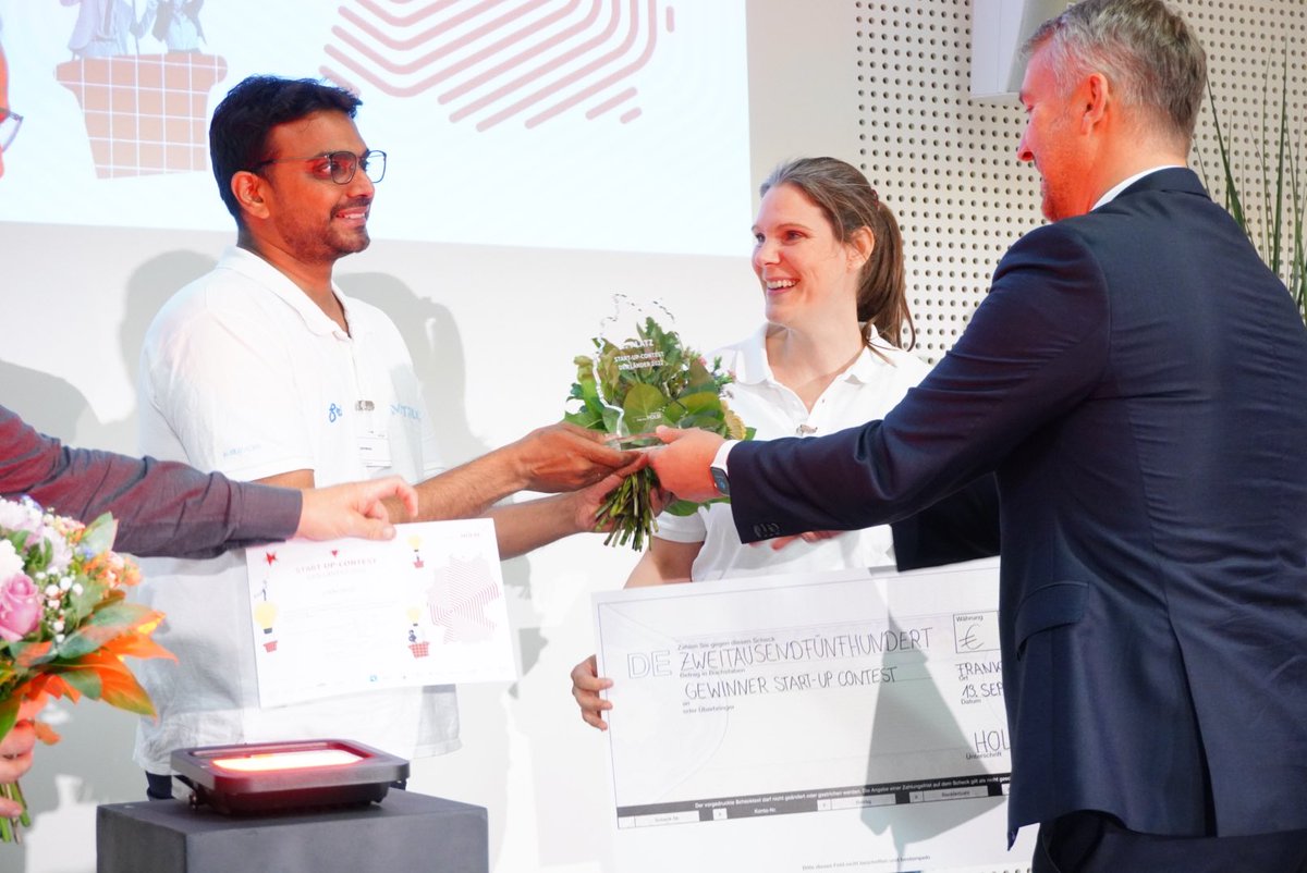 HOLM_Ffm's tweet photo. Hiermit verkünden wir stolz den Gewinner unseres 2. Start-up-Contests der Länder:
MeTrucks aus Baden-Wüttemberg
Herzlichen Glückwunsch!
#Startuptag https://t.co/i5YLUxK5mR