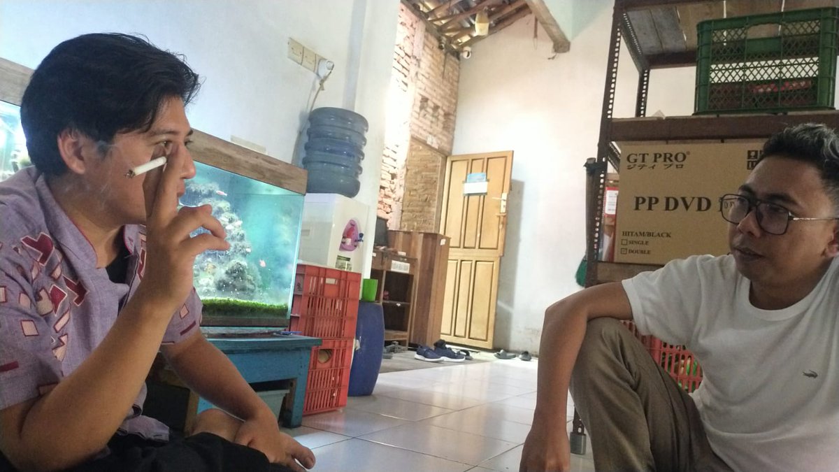 Alhamdulillah, kepanggeh:
Ki Ageng Jambul Emas <a href="/Stakof/">Rumail Abbas (ꦫꦸꦩꦻꦭ꧀ ꦄꦧ꧀ꦧꦱ꧀)</a> 
di Markas <a href="/SantriMedia9/">Santri Media</a>

Tidak ada pembahasan yg lebih menawan, selain Ngecèh-ngecèh pikiran dan membuat banyak ulasan tanpa kesimpulan

😅😅😅

#myday
#ninepointO