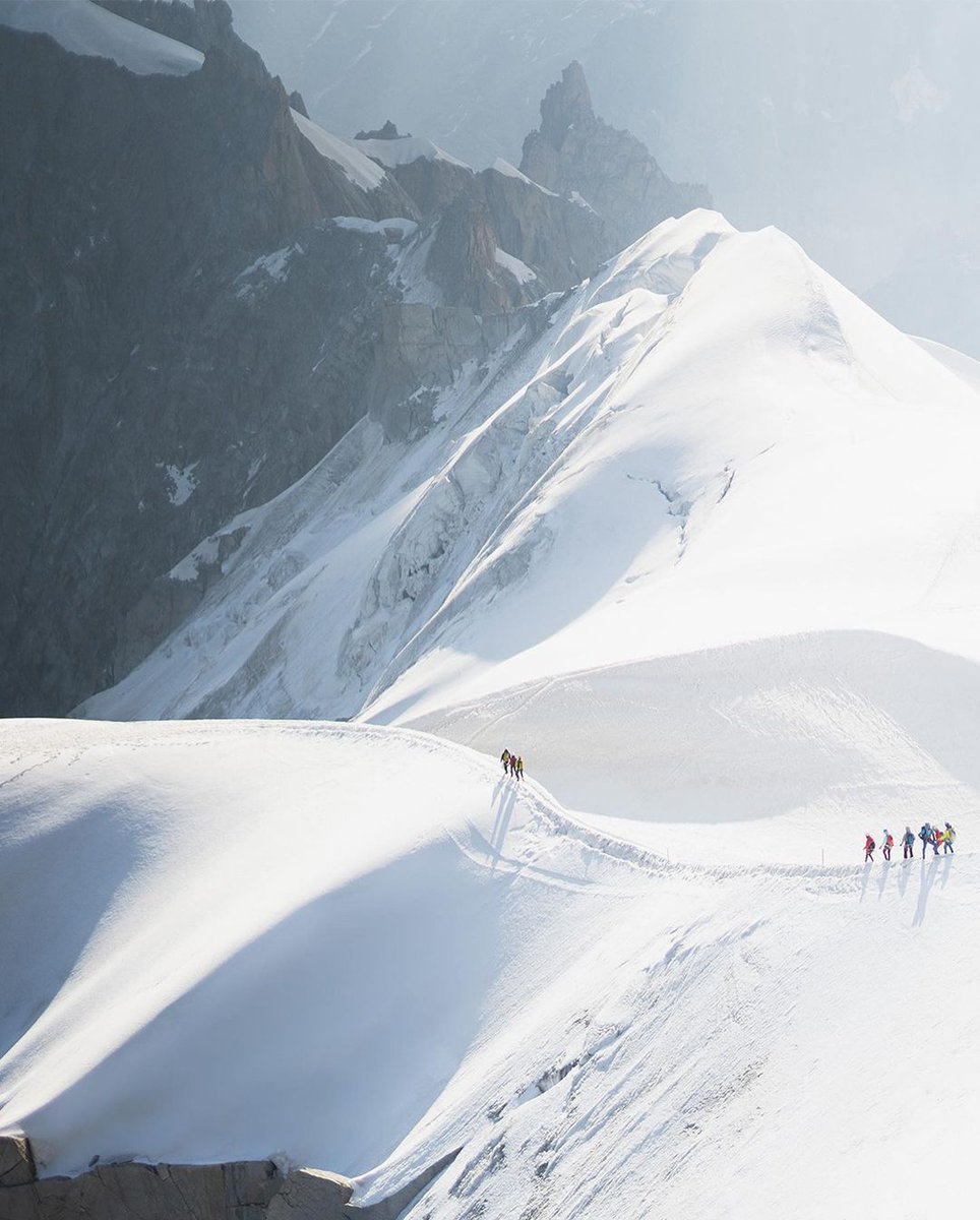 On the Midi Arête ✋... #chamonix #chamonixmontblanc #montblanc #arete #aiguilledumidi #alpinisme # zpr.io/HVrPn