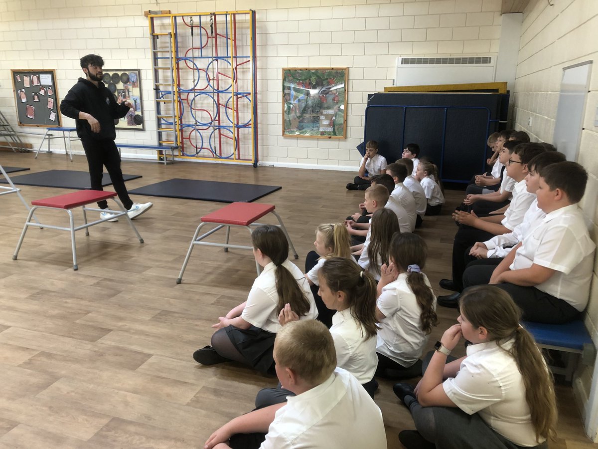 ASALeavers23's tweet photo. A fun 20 minutes spent this afternoon at our parkour taster session. @ASA_Primary_PE https://t.co/SAnjhFbXmg