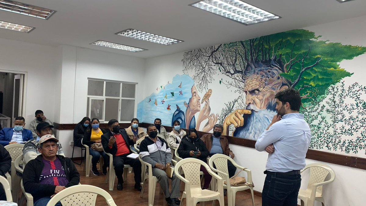 santiago_paez's tweet photo. ¡Mejoramos la política pública cuando escuchamos! Conversamos con cerca de 30 lideresas y líderes de #Cuenca, de barrios como #Racar, #Sinincay, #Molleturo, #Sidcay, #LasCalderas; a fin de articular acciones en conjunto que beneficie a personas en situación de vulnerabilidad. https://t.co/L8KEWPXG3X