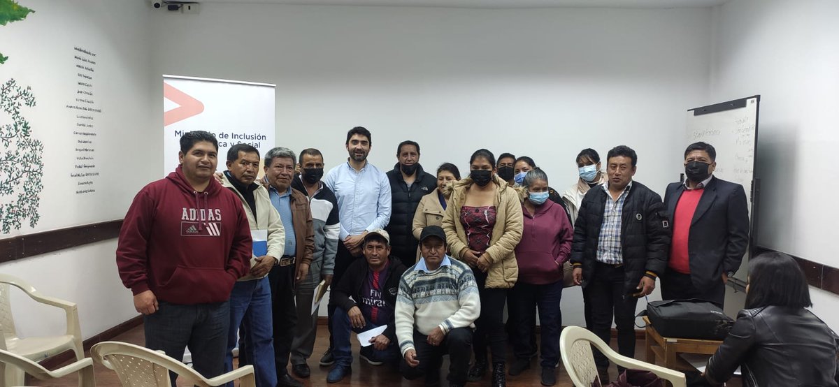 santiago_paez's tweet photo. ¡Mejoramos la política pública cuando escuchamos! Conversamos con cerca de 30 lideresas y líderes de #Cuenca, de barrios como #Racar, #Sinincay, #Molleturo, #Sidcay, #LasCalderas; a fin de articular acciones en conjunto que beneficie a personas en situación de vulnerabilidad. https://t.co/L8KEWPXG3X