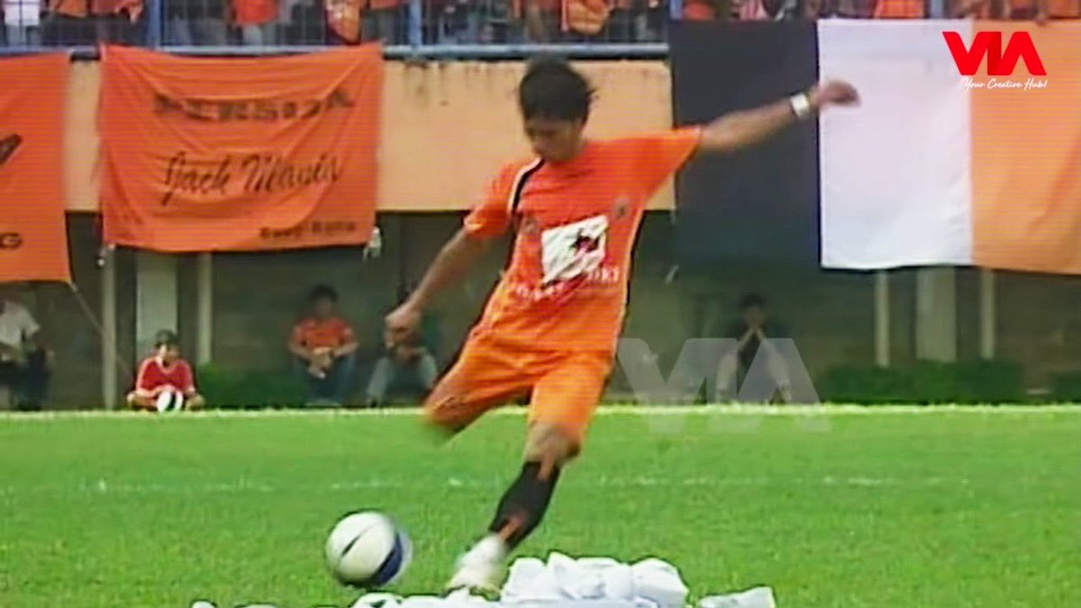 Lutfiiii_'s tweet photo. Gol jarak jauh kala itu yg slalu di ingat. Ismed 14 Sofyan ❤️😢 https://t.co/taBbR1qMiP