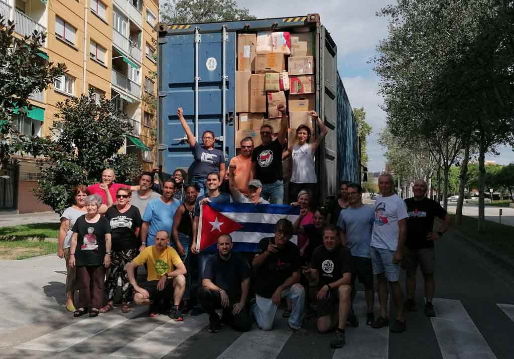 finanzasprecios's tweet photo. 📢De Cataluña partió este lunes hacia la Mayor de las Antillas, el 4to contenedor d la campaña "Toneladas de Solidaridad contra el #Bloqueo a #Cuba🇨🇺”con material sanitario, escolar, de construcción, ropa d trabajo y otros elementos.
#SolidaridadVsBloqueo 
#CubaNoEstáSola 
📸🖊PL https://t.co/7LhqrxJB8f