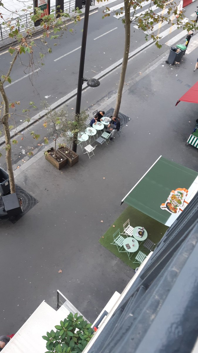CoproBessieres's tweet photo. Pourquoi s'encombrer de demandes d'autorisation de terrasse? https://t.co/DStvO2c4IK