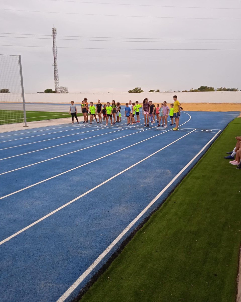 agbrunningmon's tweet photo. Esta semana afrontamos un nuevo reto en nuestros entrenamientos de #atletismo: claves para mejorar la velocidad en pista con la técnica adecuada
¡Cada segundo cuenta!
🏎
#100mts #200mts https://t.co/J7k3sQf4bM