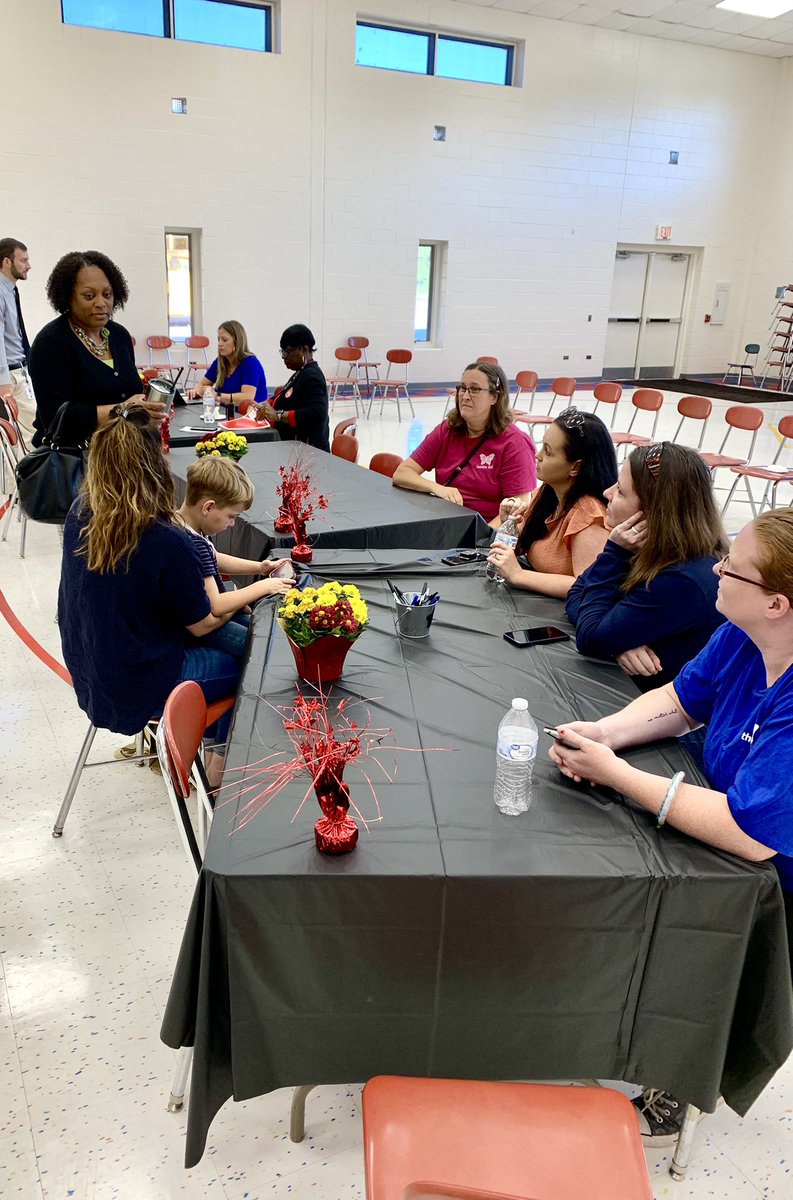 wwphillipsedu's tweet photo. Such a good turnout and great conversations at our first pastries with the principals event at @JswCubs. #onechatham https://t.co/pMhU2fS8Ku