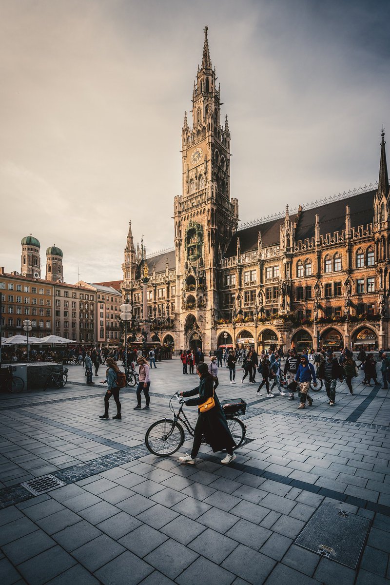 jhs_Brgr's tweet photo. Hallo München! Das Rathaus ist eines der vielen Highlights der Stadt. Warst du schon mal in München? 🥨🍺 / 🇬🇧 Hello Munich! The townhall is one of the many highlights of the city. Have you ever been to Munich? #münchen #bayern #munich #rathausmünchen #marienplatz #visitmunich https://t.co/Z9HBgAnyup