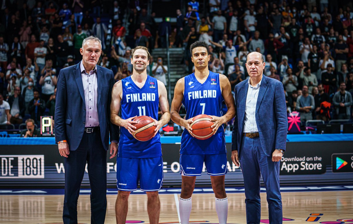 Legends of Finnish basketball 💙

Petteri Koponen and Shawn Huff are honored after their last game for their country.

#EuroBasket x #BringTheNoise