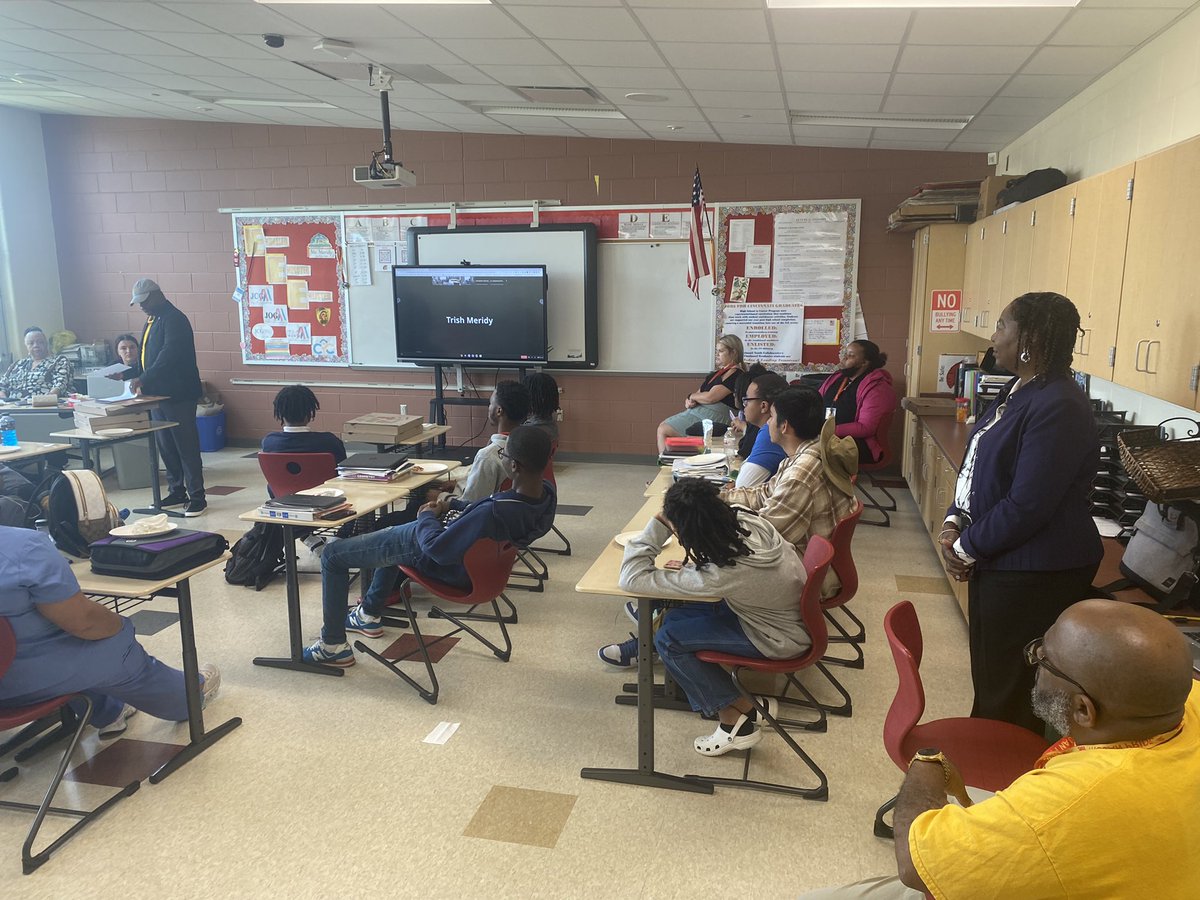 MrRoseKnows's tweet photo. NCH Juniors and Seniors participating in a Virtual HBCU Expo with several major HBCUs around the U.S. Trojan Pride! @NCHCitySchools @GEARUPNCH @NCHHSCOUNSELING #HBCUs #GiveResultsNotExcuses https://t.co/FlmFemniyj