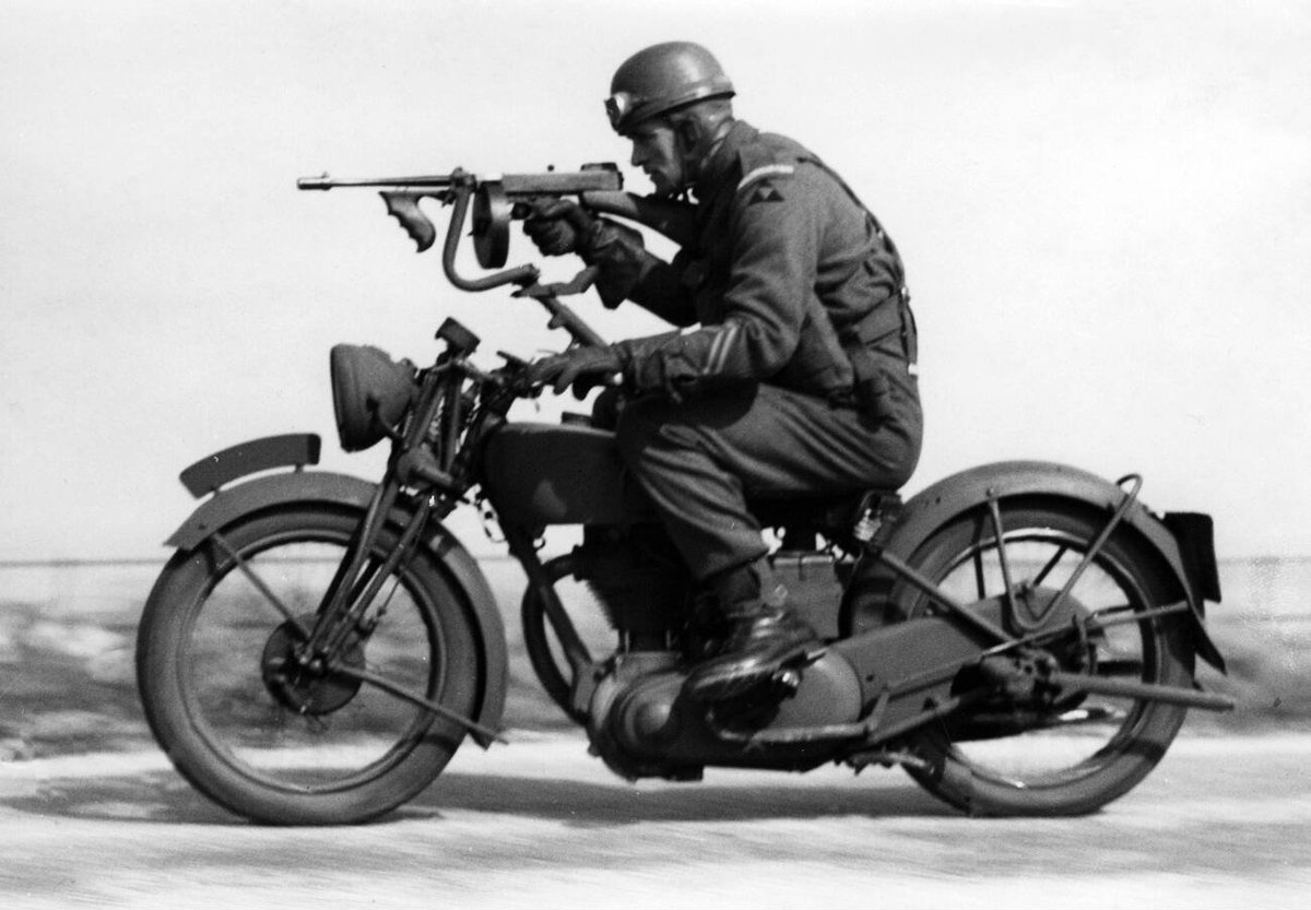 병참과의 총기봇🏳️🌈 on Twitter: "RT @dewszt: Motorcycle rider units during WW2 ...