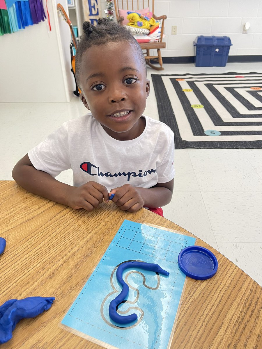mrsspiveytn's tweet photo. One of our favorite things about school…
🧩✂️NEW CENTERS🖍👾
Working on skills seems SO MUCH FUN when you have a partner and a task to tackle!!
#Kindergarten #teachersoftwitter https://t.co/q8l0djUOFD