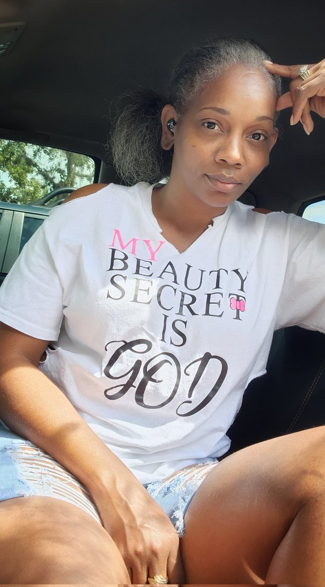 NoraPotts73's tweet photo. True beauty is no makeup and being a 110% OK with it.
“If girls started wearing no makeup and comfortable clothes, guys would have no choice but to fall for girls natural beauty.”
“Beauty is not in the face; beauty is a light in the heart.”
#NoMakeUpTuesday
#RightLightForASelfie https://t.co/JRb4WvmHXA