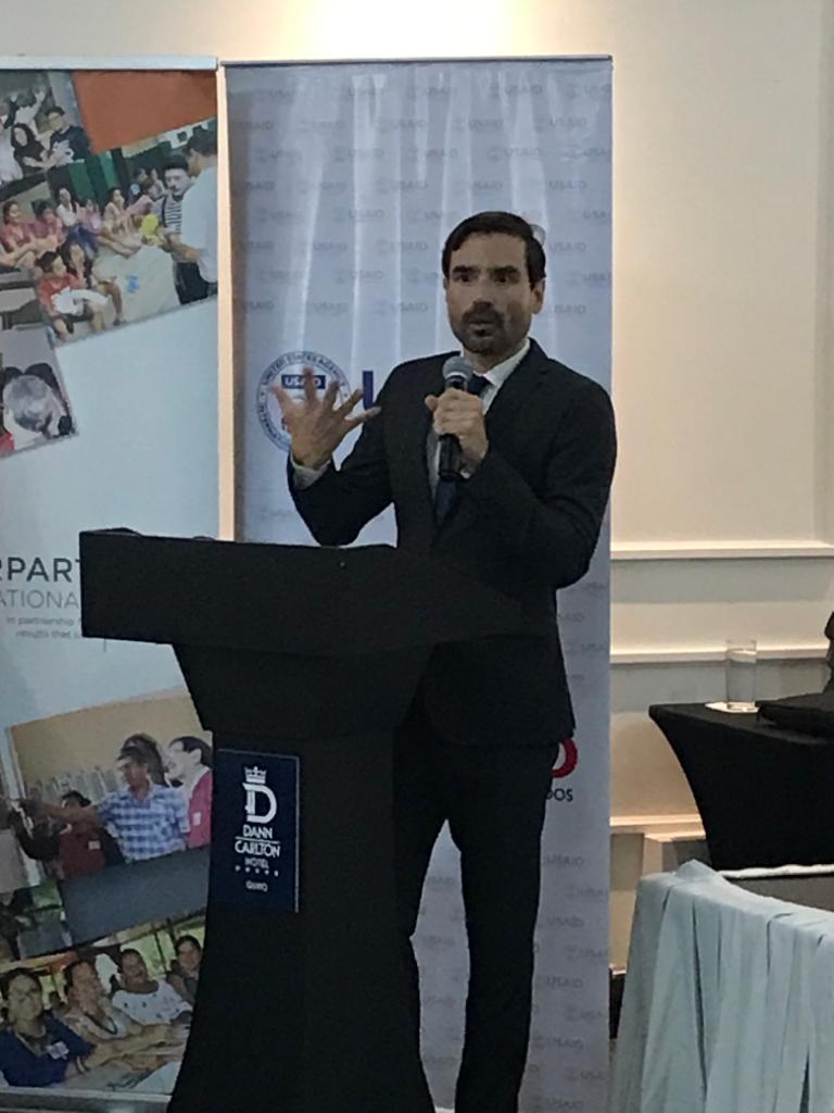 escuelagob_UHE's tweet photo. #PedroVillegas de #ISLP, explica a todos los asistentes la modalidad del taller, contamos con varias autoridades, instituciones públicas, privadas, abogados y expertos en general, gracias por el gran aporte académico desde el #ISLP al 🇪🇨.
#EcuadorEnDesarrollo
#APPEcuador https://t.co/P9EFU0YAEZ