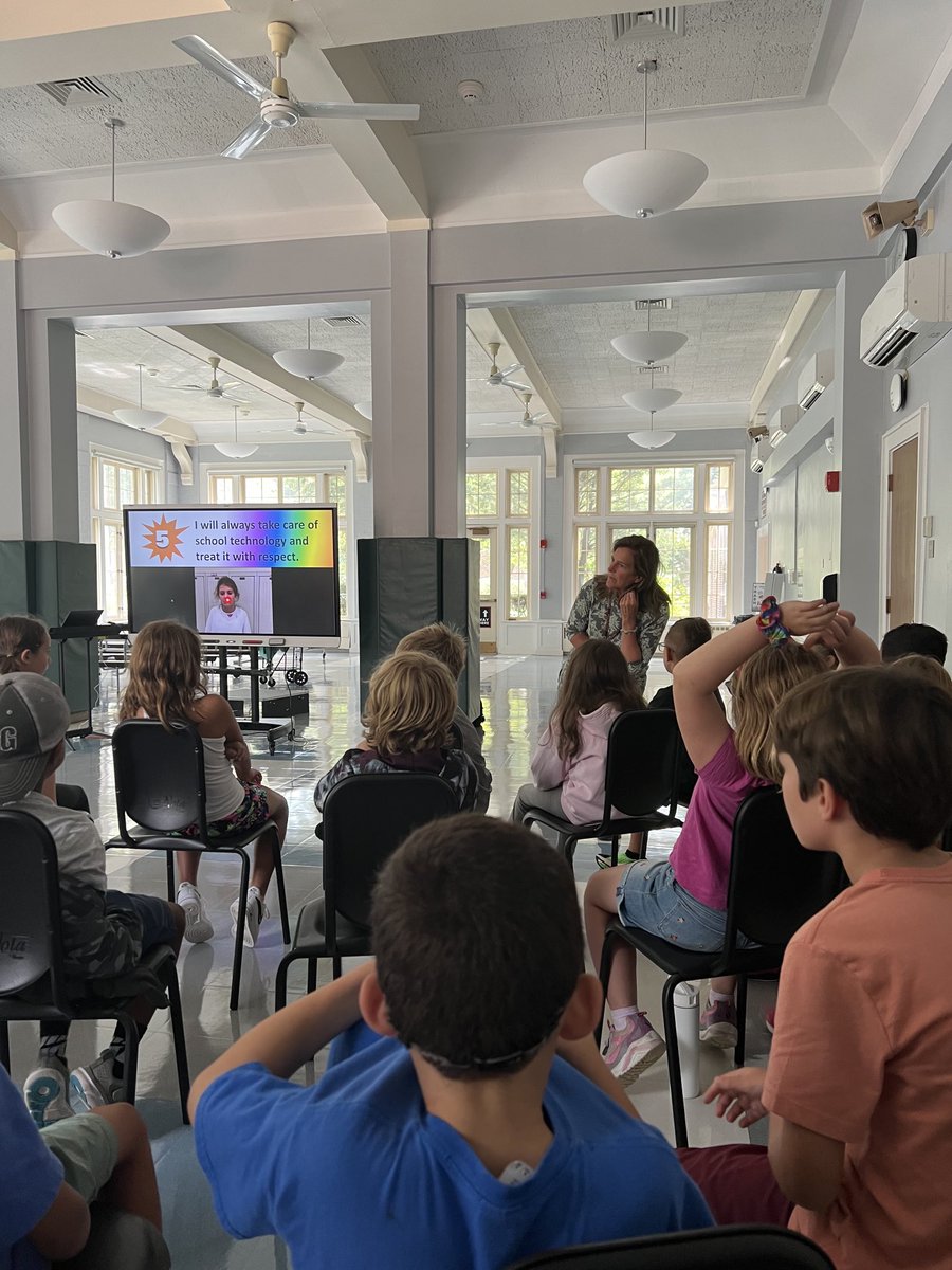 4deppertga's tweet image. Reviewing the Responsible Use Policy with ⁦@mstorrey2014⁩ #greenacrespride