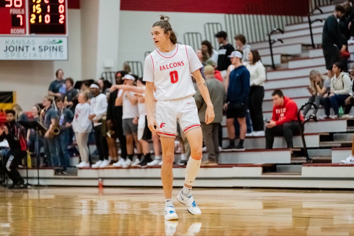 FriendsMBB's tweet photo. Happy birthday to our high flyer Matt Reeves! @MatthewReeves0 https://t.co/ZjMqaQHeJO