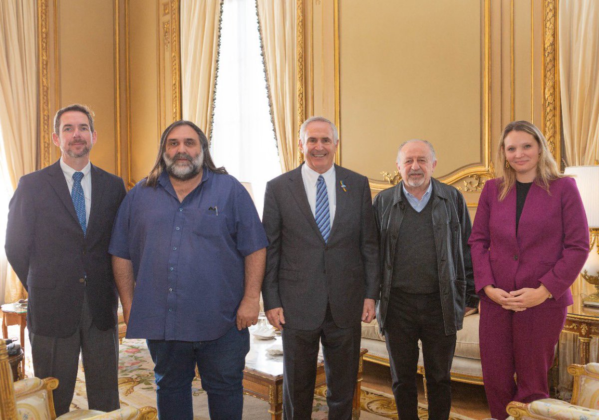 javierlanari's tweet photo. Baradel y Yasky en la Embajada de Estados Unidos. Sí, Baradel y Yasky en la Embajada de Estados Unidos. Leyeron bien... https://t.co/mO1OVUV9lr