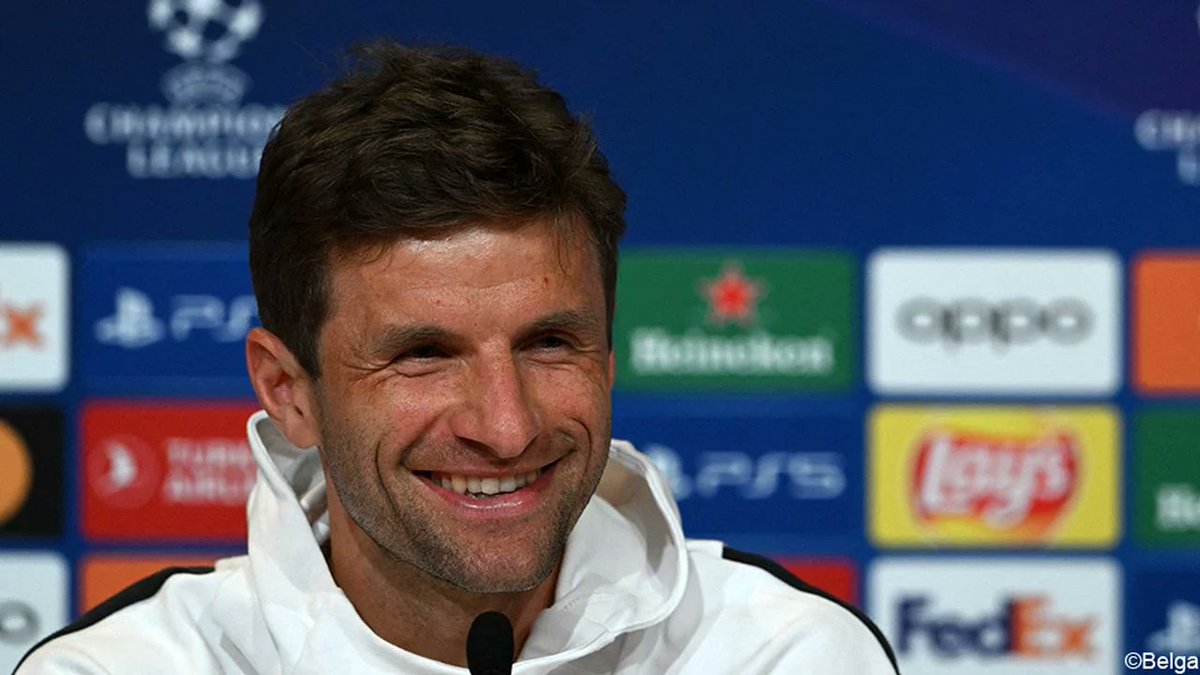 Kyle_zn's tweet photo. Thomas Muller on Lewandowski: I was told they bought the Goal machine but we are wise not to add the manual on how to use it😂 https://t.co/U3Om6NefEx