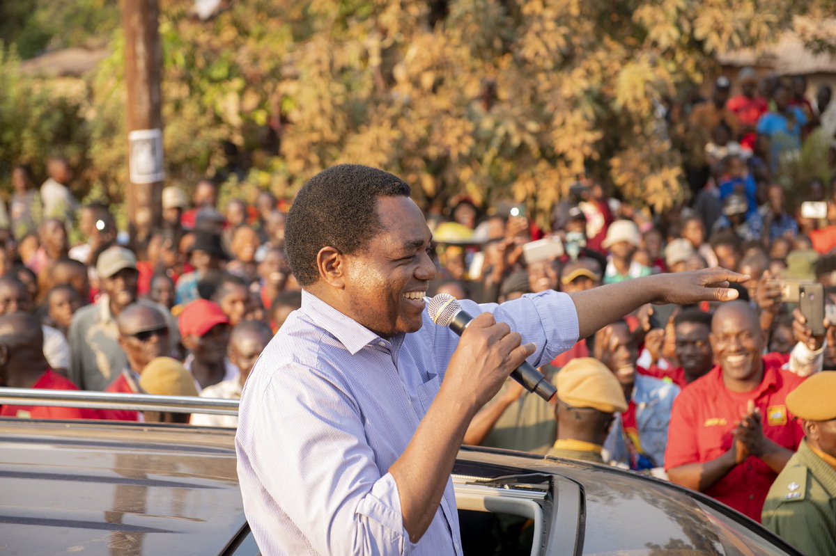 HHichilema's tweet photo. Thank you to the people of Lubuto in #Kabushi for receiving us well.
Encouraged how you waited to engage with us, showing your desire &amp; resolve to work with everyone in bringing the much needed #DevelopmentForAll.
We’re your servants &amp; will continue serving you better. 
#Zambia https://t.co/m2qFcxwCTc