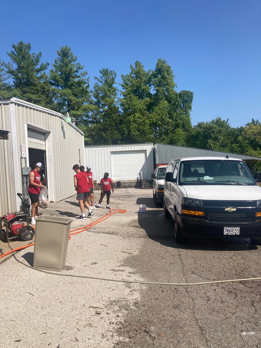 MaryvilleSoccer's tweet photo. We had fun helping on campus as a group of our students washed inside and outside of university vehicles ๐ ๐ฆ ๐งผ #MRO22 #SaintsSoccer https://t.co/wTwhGHxfdn