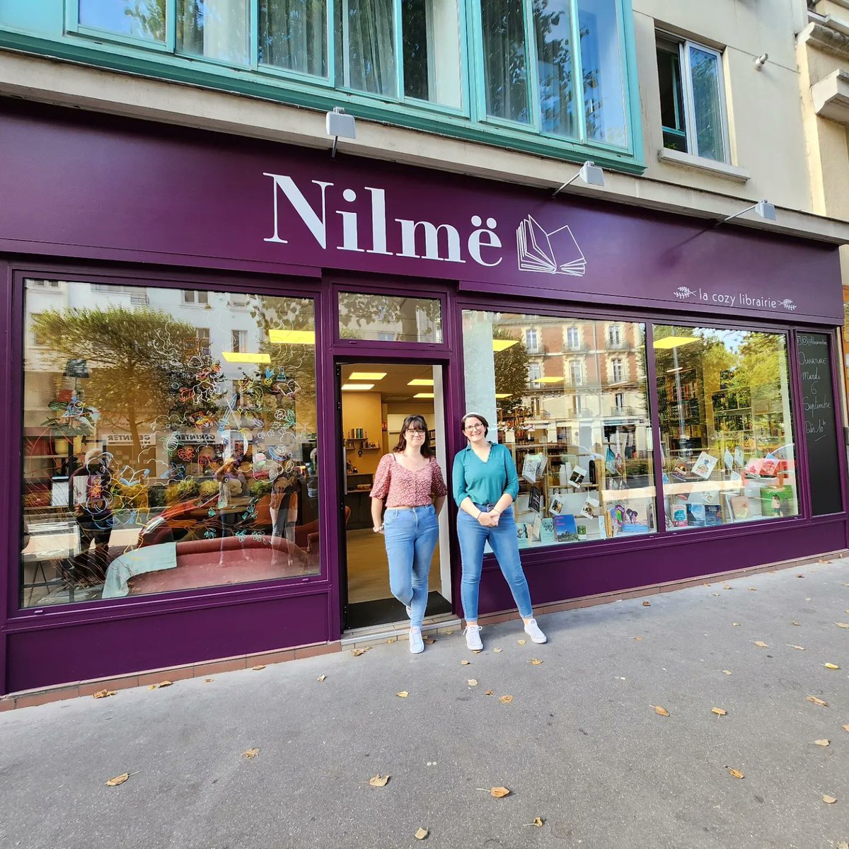 On a un peu oublié d'annoncer l'ouverture par ici, trop de choses à gérer, mais c'est officiel, on a ouvert il y a une semaine 🎊