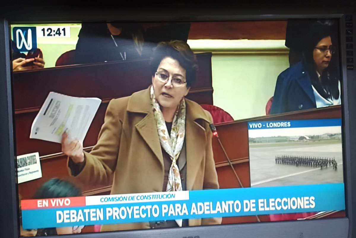 LetrasIibres's tweet photo. Echaíz pone en su sitio a Susel Paredes. Le dice que lo cometido por Castillo no son errores sino delitos, que la culpa de PC no se le puede endosar al Congreso. Que el congreso no es gobierno. 
Paredes pide que se vayan todos pero ha blindado 2 veces a Castillo. https://t.co/pJVaGq8pxc