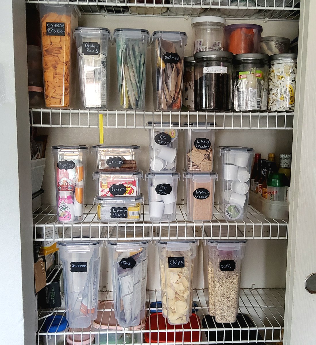 momknowsbest15's tweet photo. We all want an organized pantry but sometimes the cost gets in the way of making it happen. Check out an affordable way to organize your pantry. #pantry #organization #pantrymakeover #lifewit https://t.co/mos8qK8nKp https://t.co/Nn8DQruw54
