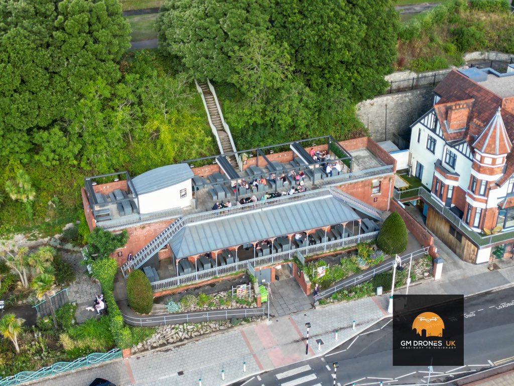 GmDrones's tweet photo. A great thing about my home town, the choice of coffee shops 😀☕️in some lovely locations @coffi_co #spoiltforchoice #dronephotography #dronecameraoperator #penarth #valeofglamorgan https://t.co/cSMQ8n2LjQ