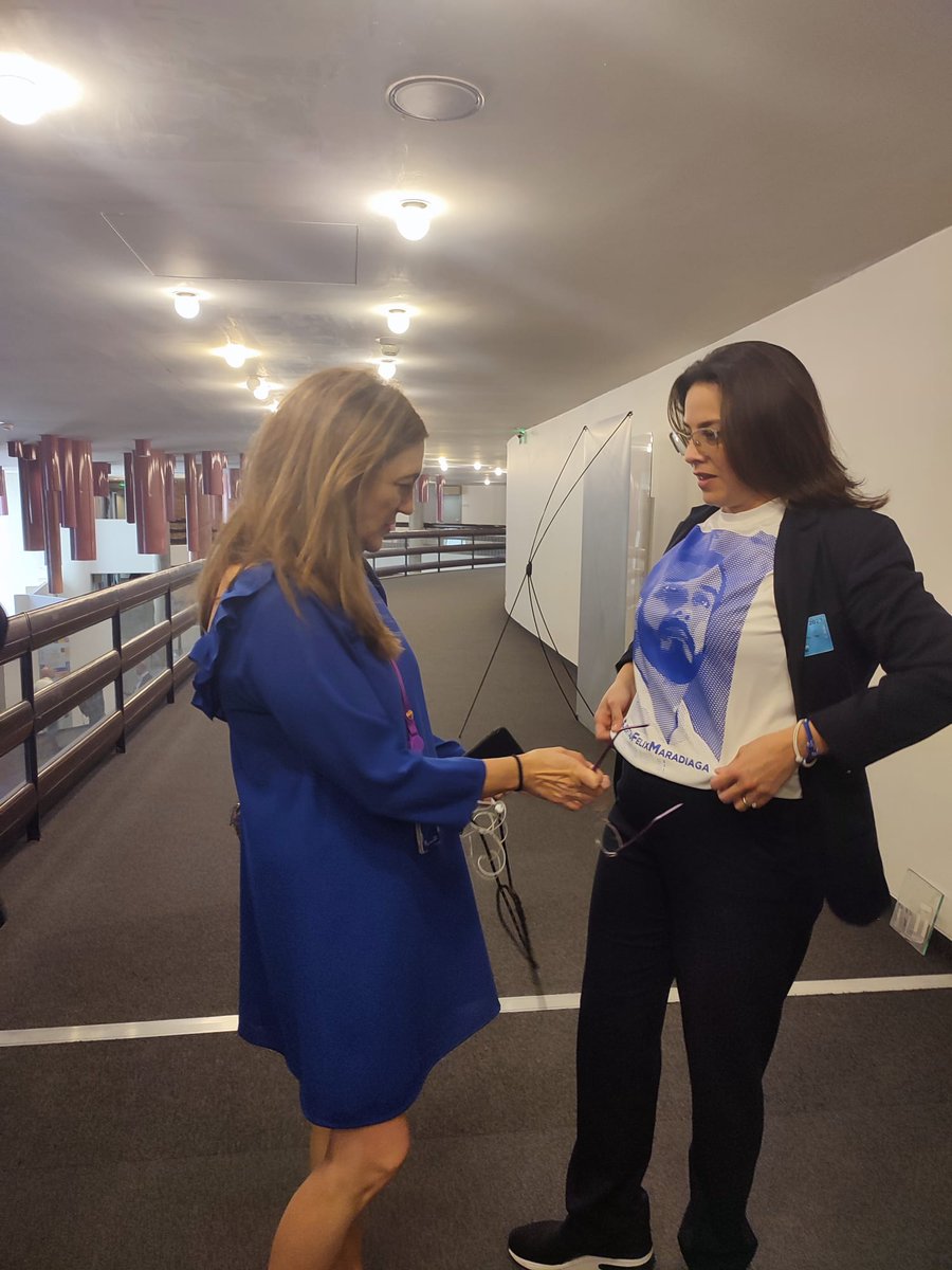 sorayarr_'s tweet photo. Hoy, cuando el Consejo de DDHH de la ONU ha vuelto a repetir que Nicaragua, a los efectos, es una dictadura en la que se acumula la impunidad, nos ha visitado en el Parlamento Europeo @bertavalle 
Su lucha por la libertad de todos los presos políticos es un ejemplo de resistencia https://t.co/4WyKTZNE8y