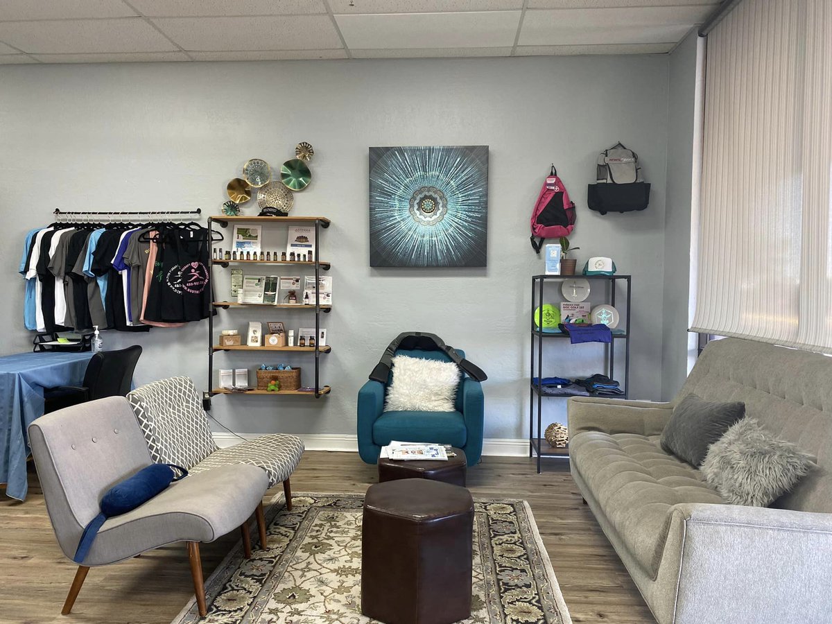 BodyMechanicxAZ's tweet photo. SAVE 10% OFF on ALL products and merch when you become a Member at Body Mechanicx Sports Therapy!
We are proud to offer Ricky Williams CBD brand Real Wellness at our clinic! Stop by and check out what is in stock!
#bodymechanicx4446 #bodymechanicxAZ #CBD #realwellness #RW https://t.co/Z3iiI3mEwL