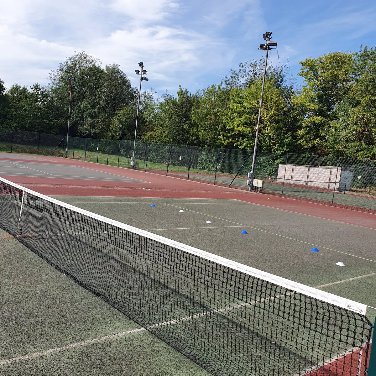 thomasgiles05's tweet image. Beautiful weather whole club to myself getting ready for @ITFTennis doubles later @LboroTennis #servepractice @loughboroughltc @TeamBathTennis @the_LTA #lukelife #lukesport