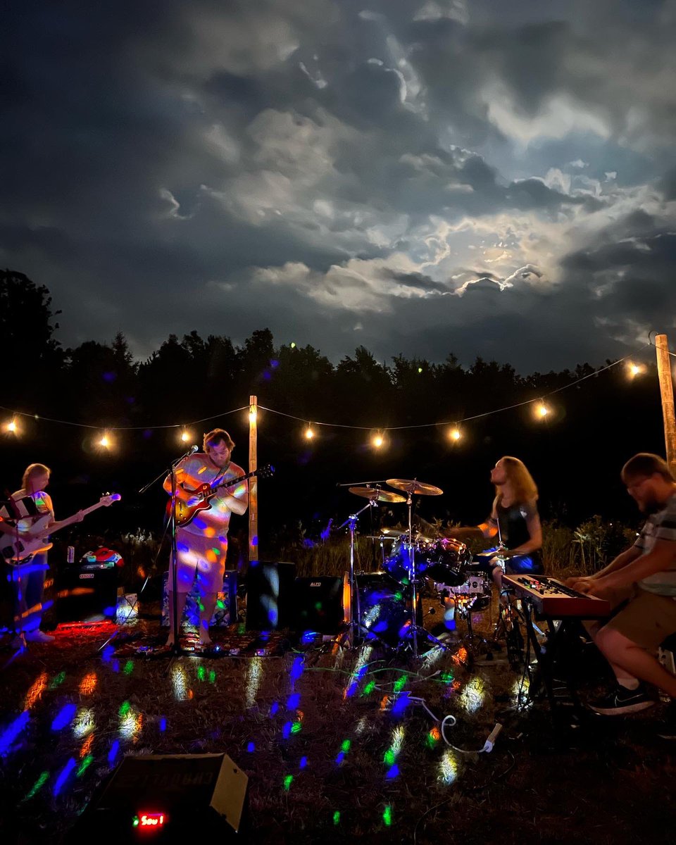 ToobTheBand's tweet photo. thanks so much to everyone who came out to Camp Compost! we had the best time playing under the light of the full moon 🤙 🔥 💜 

#toob #toobtheband #livemusic #campcompost #guitar #guitarist #bass #bassguitar #bassistbassguitarist #drums #drummer #keys #keyboard #keyboardplayer https://t.co/2C08v8Kcng