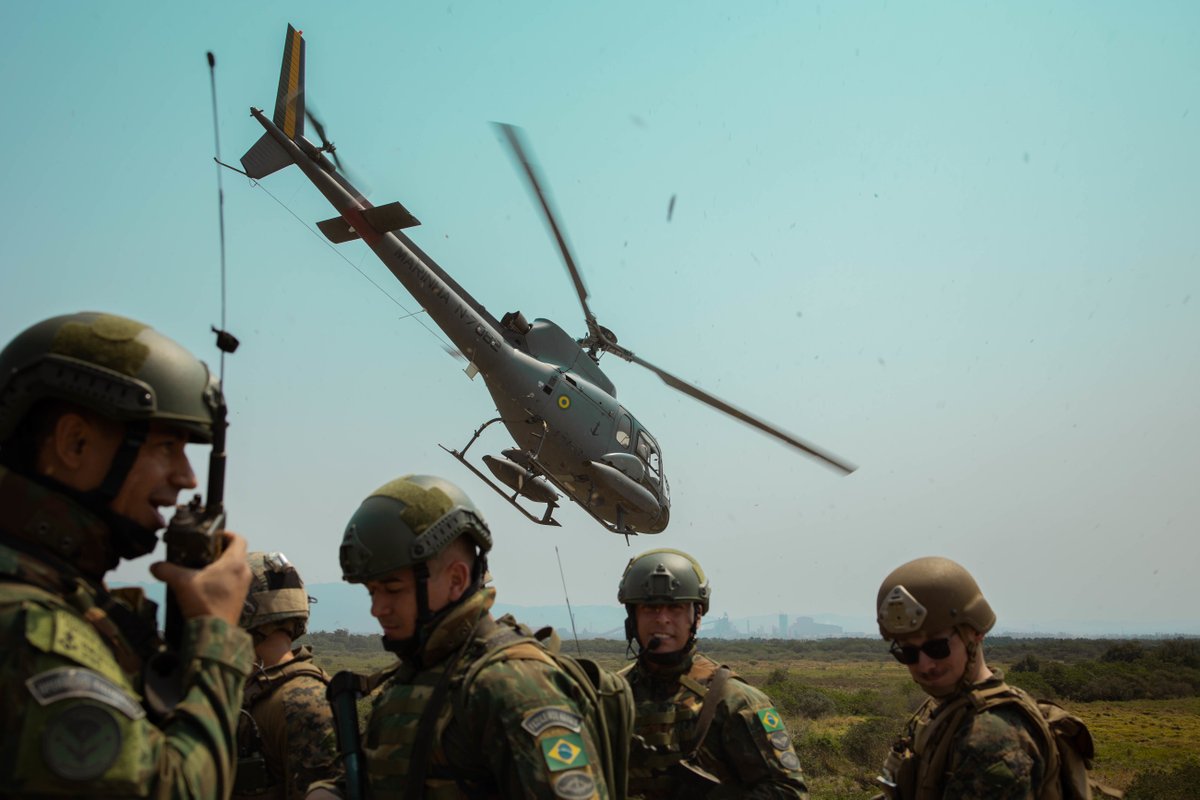 USMC's tweet photo. #Marines and members of the Brazilian Armed Forces conduct close air support drills as part of exercise UNITAS LXIII at Santa Cruz Air Force Base, Rio de Janeiro, Sept. 8.

#UNITAS trains forces to conduct joint maritime operations.

#AlliesAndPartners #CombinedForce https://t.co/FHVhDUjrVJ