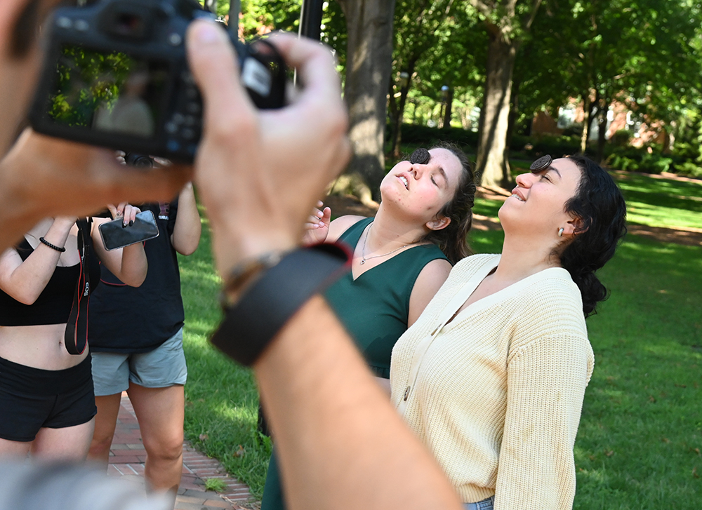 Elon Communications tweet media