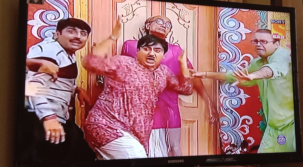 imjigu7's tweet photo. Me to #TMKOC makers after they've changed almost everyone and these shitty stories. 
Aadhe ghante ke episode mai 1 mint bhi smile nahi aati abb lagta hai kab ye episode khatm hoga kitna kichoge we need new story with old faces. @TMKOC_NTF  @AsitKumarrModi https://t.co/uYx464W43A