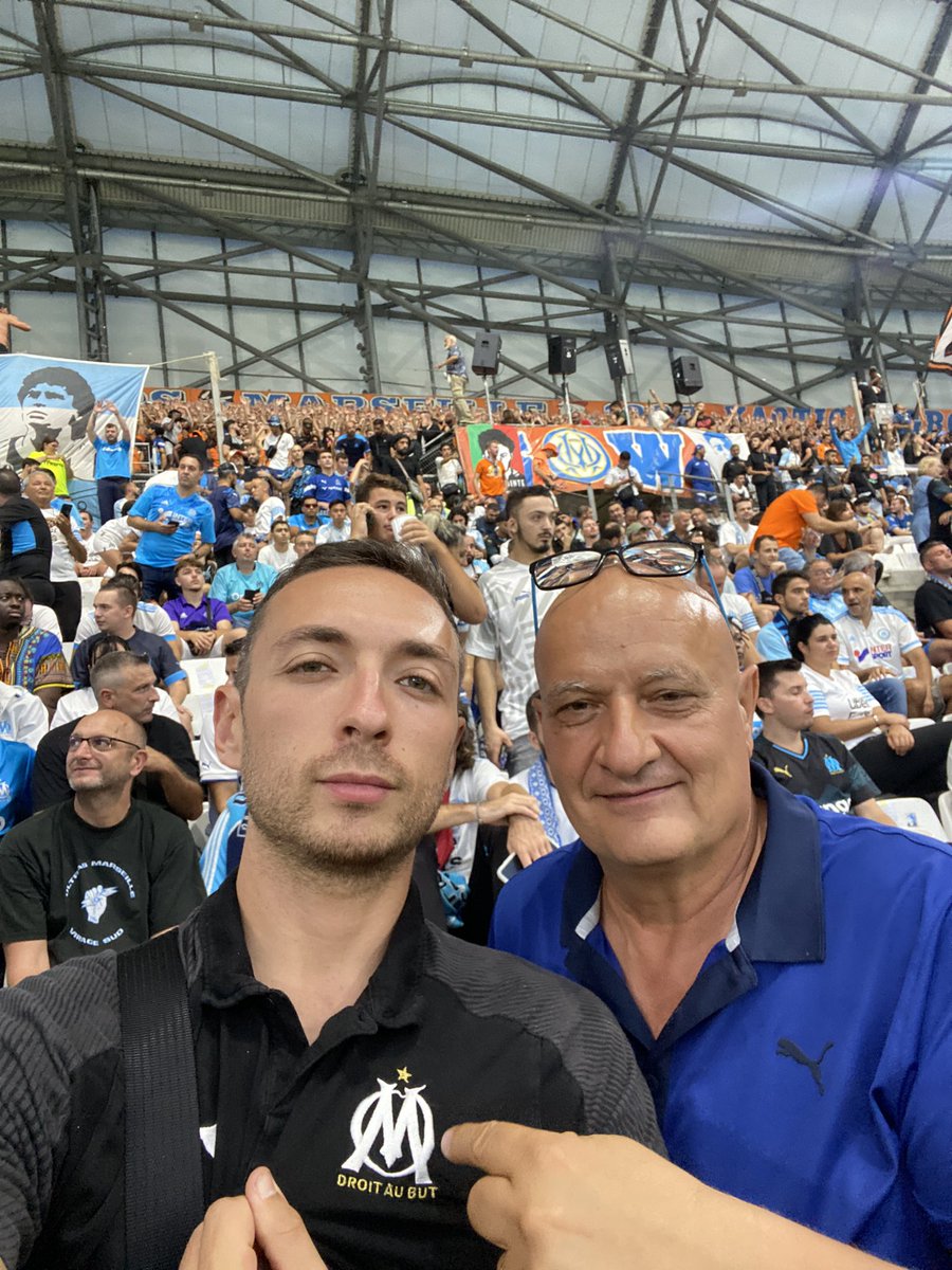OMSeattle's tweet photo. 15.000km pour venir supporter l’@OM_English depuis Seattle, USA 🇺🇸.
Qui dit mieux? https://t.co/VlHbd9SaPh