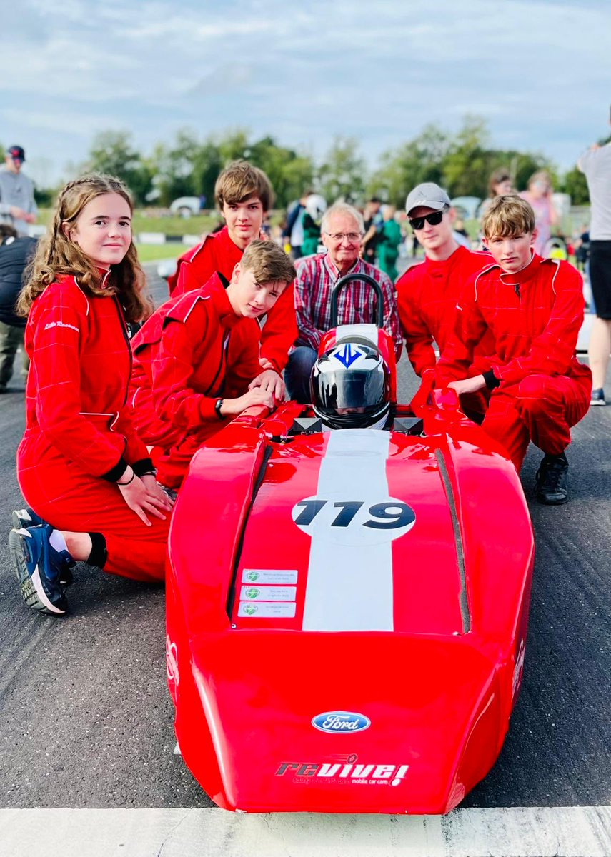 ⁦<a href="/CastleCombeUK/">Castle Combe Circuit</a>⁩ ⁦<a href="/greenpower_team/">Greenpower</a>⁩ ⁦⁦@renishawplc⁩, great day racing thank you