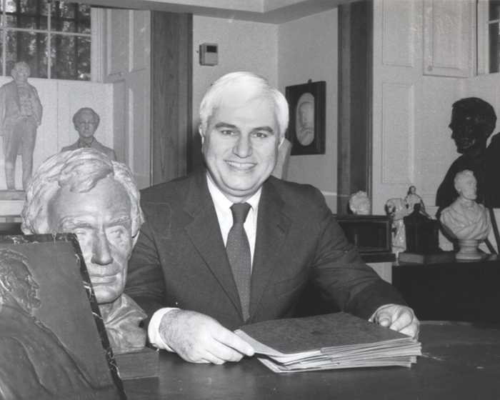 Condolences to the friends and family of historian Cullom Davis, who established the oral history program at what is now the University of Illinois Springfield and later led the groundbreaking Lincoln Legal Papers project. 

Learn more about his work: ow.ly/Xw9050KIcgj