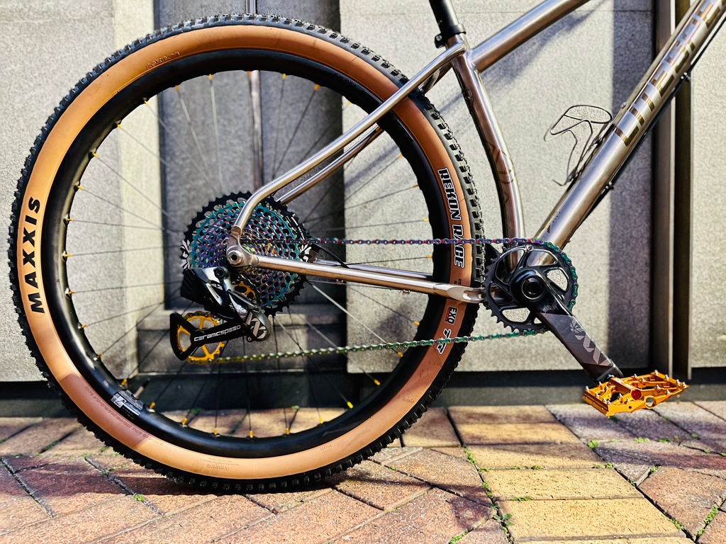 Litespeed_Bike's tweet photo. Frame builds FTW! There's nothing we adore more than seeing what YOU can create... frame-up with a Litespeed! And this Pinhoti III build is a thing of beauty. #TitaniumTuesday
Head to the Litespeed Instagram to see the full breakdown.
https://t.co/nh8gzWSZOU
#LegendaryTi https://t.co/lR3i9L5u09
