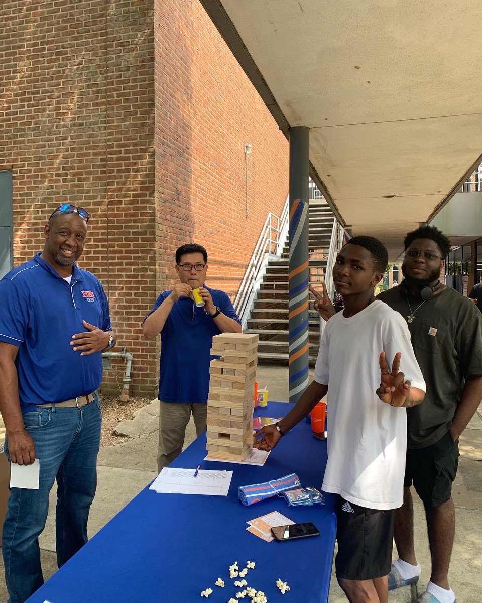 HCUEngineering's tweet image. Our COSE welcome was a success! Be on the look out for more of our future events! 🥳

Also, let’s give a big thank you to Natalie le for these great pictures! 😊