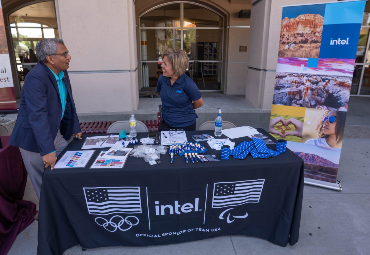 NMSU_engineer's tweet image. We’re just getting started!! Stop by the Clock Tower outside EC3 for our Engineers Around The Clock event! We’ll be here till 2 pm.
#NMSUengineering