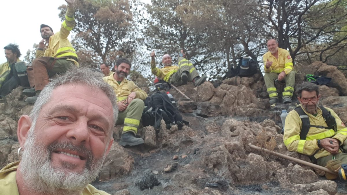 lalob703's tweet photo. Momentos compartidos con la #B703 Antoñito, David, Berro, Pedro, Bravo, Carlos (@SandezSndez1), Kuko (@kukomonte ), Jose "peluo" (@joseant45263534 ), Alberto (@brica703 ) y Rafa (@Garu703 )
#BomberosForestales
#wildlandfirefighter
#IncendiosForestales
📸@joseant45263534 https://t.co/CVMBT3j2ju